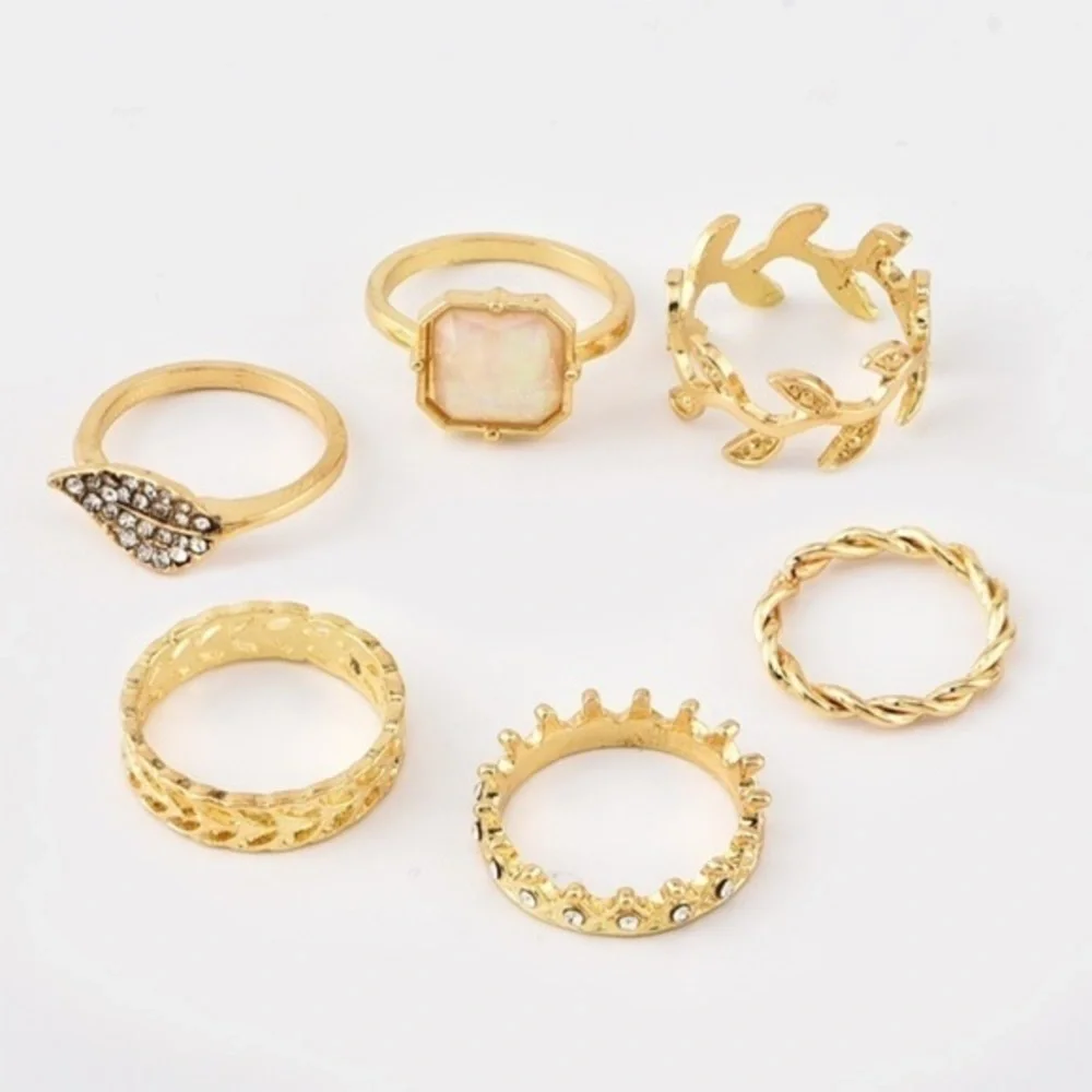 3/$30 💛 Dainty Ring Set